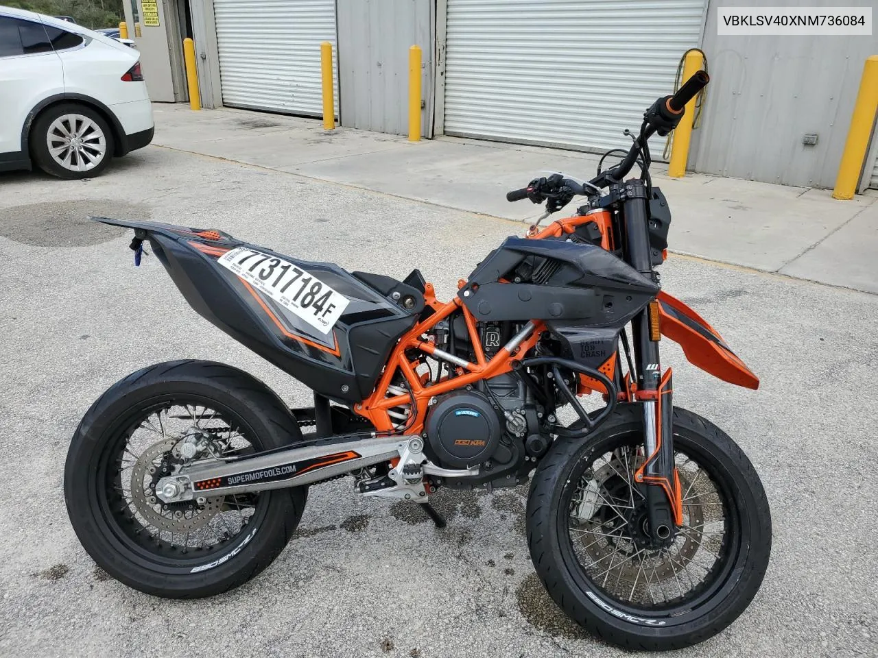 2022 Ktm 690 Smc R VIN: VBKLSV40XNM736084 Lot: 77317184