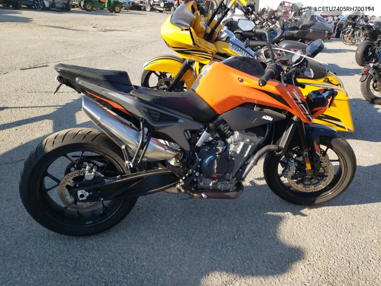 2024 Ktm 790 Duke VIN: LCETU7405RH700194 Lot: 71577184