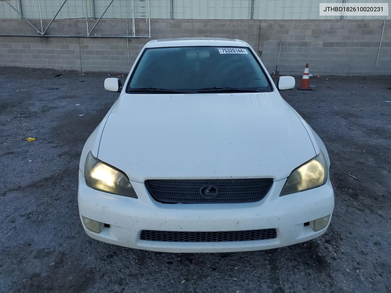 2001 Lexus Is 300 VIN: JTHBD182610020231 Lot: 75320144