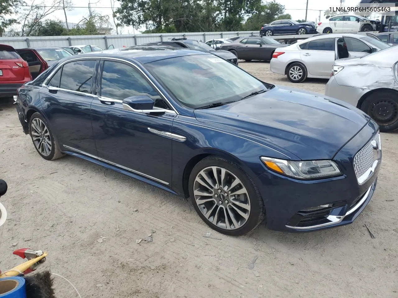 1LN6L9RP6H5605463 2017 Lincoln Continental Reserve