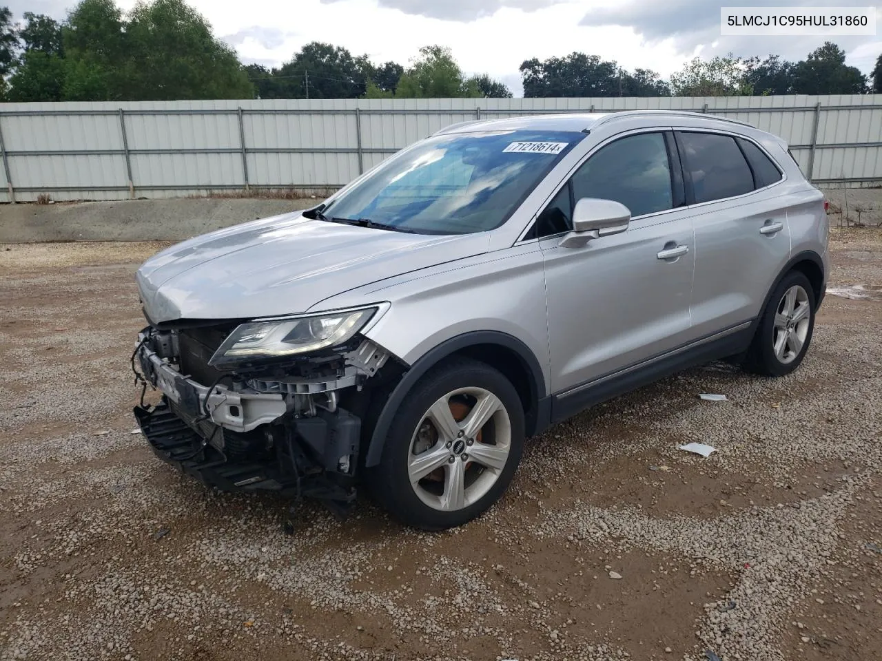 5LMCJ1C95HUL31860 2017 Lincoln Mkc Premiere