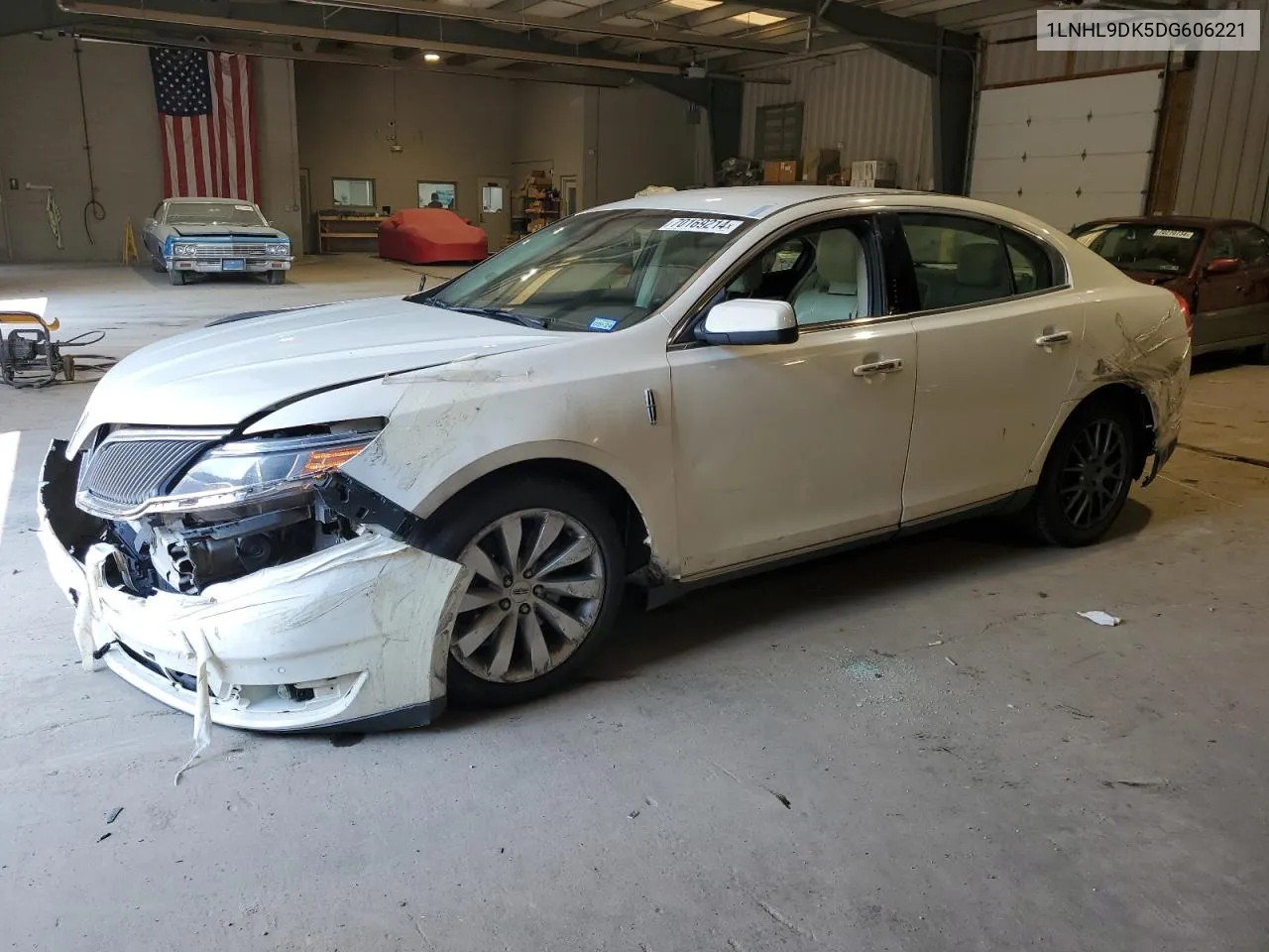 1LNHL9DK5DG606221 2013 Lincoln Mks