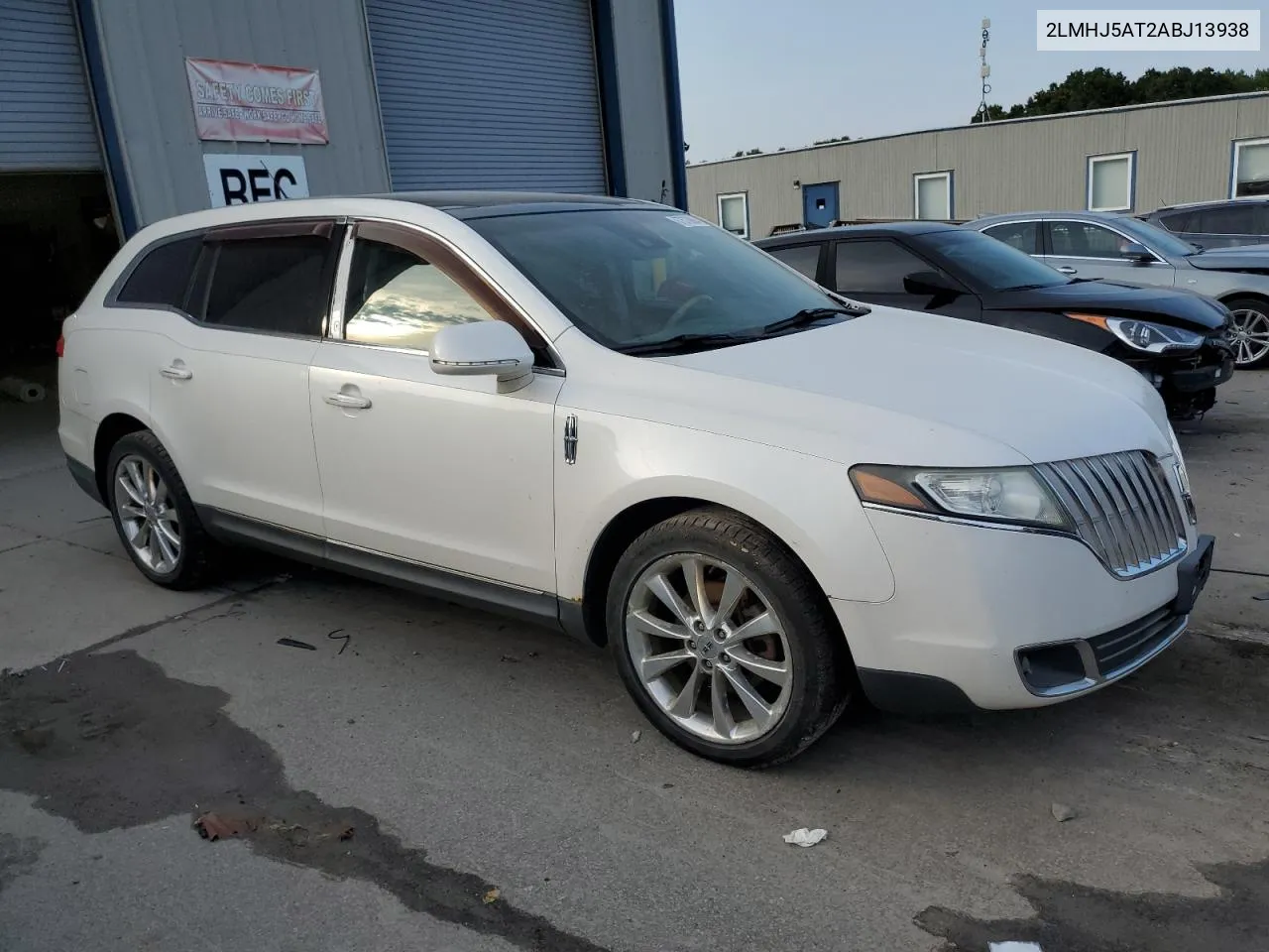 2LMHJ5AT2ABJ13938 2010 Lincoln Mkt