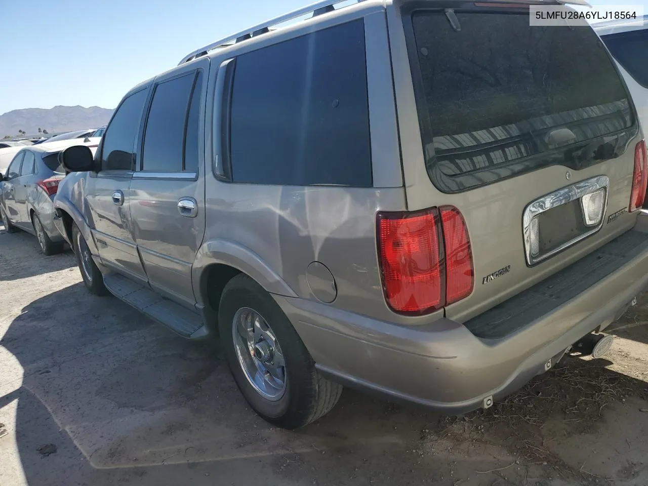 2000 Lincoln Navigator VIN: 5LMFU28A6YLJ18564 Lot: 69903774