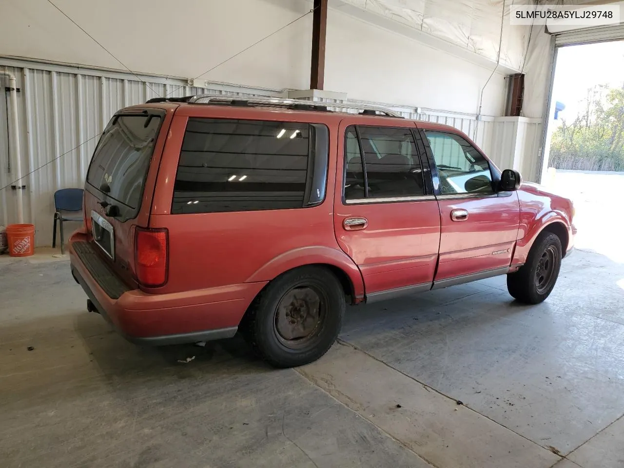 2000 Lincoln Navigator VIN: 5LMFU28A5YLJ29748 Lot: 75603814