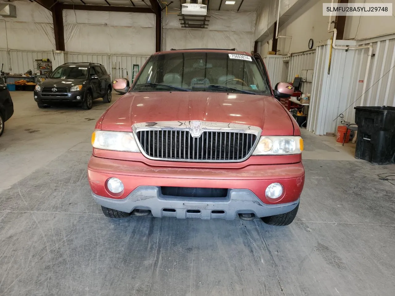 2000 Lincoln Navigator VIN: 5LMFU28A5YLJ29748 Lot: 75603814