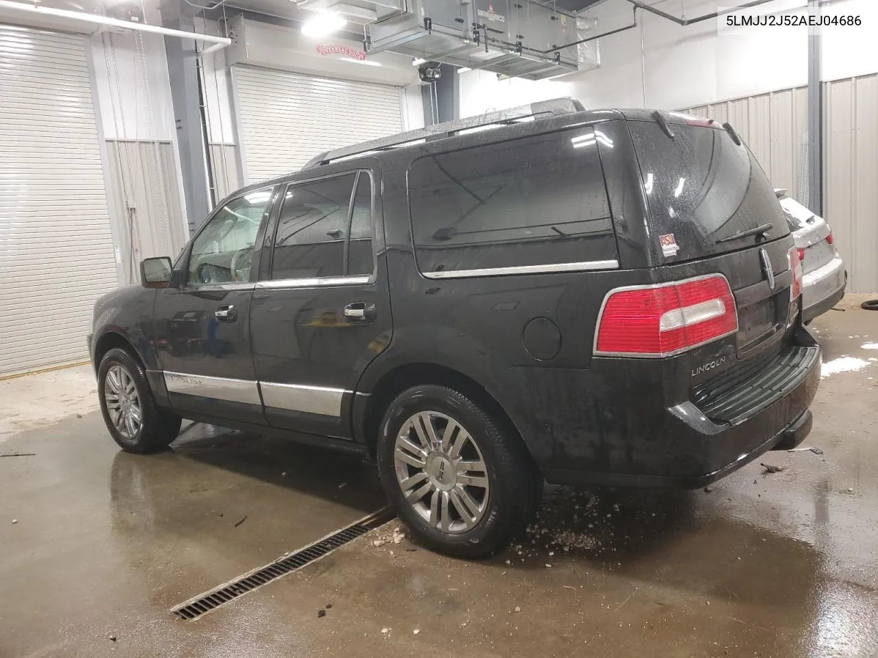 2010 Lincoln Navigator VIN: 5LMJJ2J52AEJ04686 Lot: 79347484