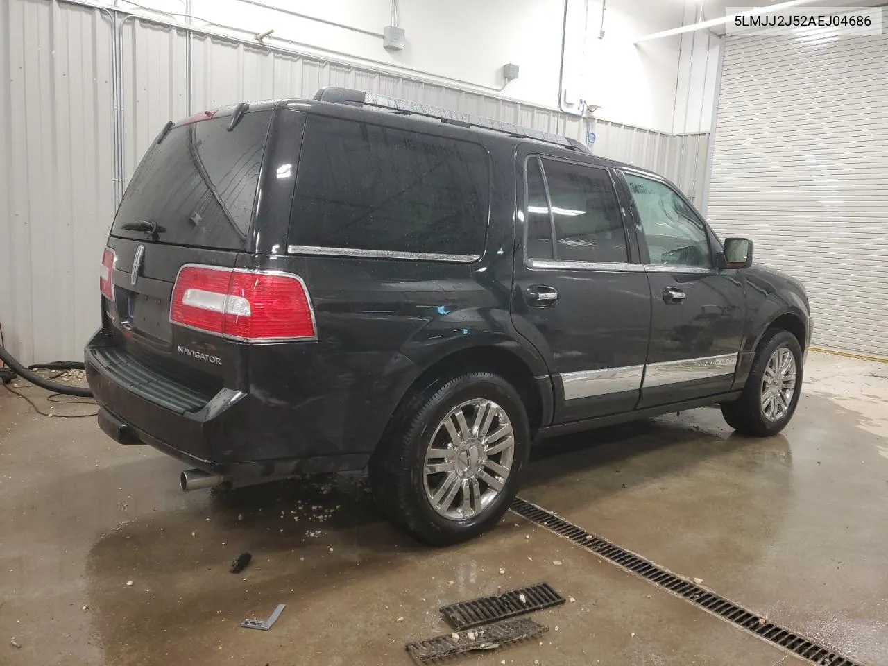 2010 Lincoln Navigator VIN: 5LMJJ2J52AEJ04686 Lot: 79347484