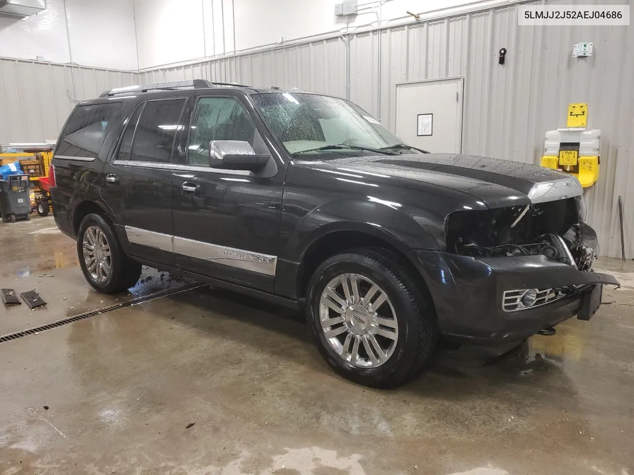 2010 Lincoln Navigator VIN: 5LMJJ2J52AEJ04686 Lot: 79347484