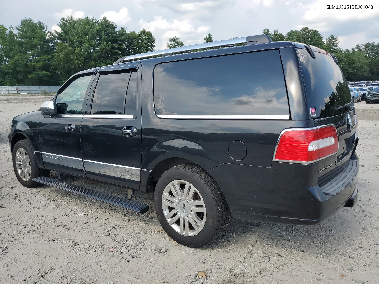 2011 Lincoln Navigator L VIN: 5LMJJ3J51BEJ01043 Lot: 63358124