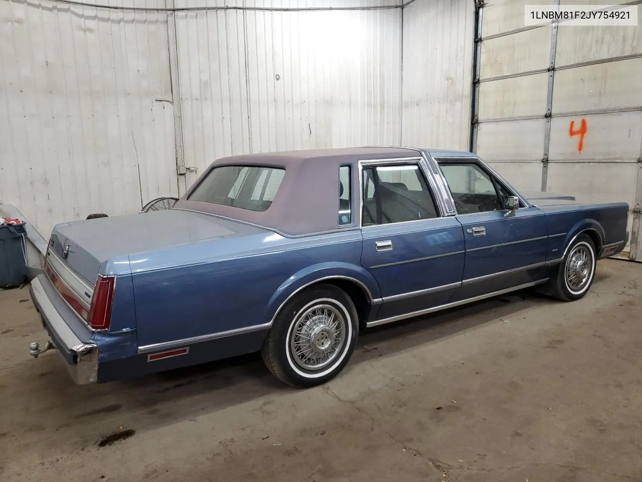 1988 Lincoln Town Car VIN: 1LNBM81F2JY754921 Lot: 76236564