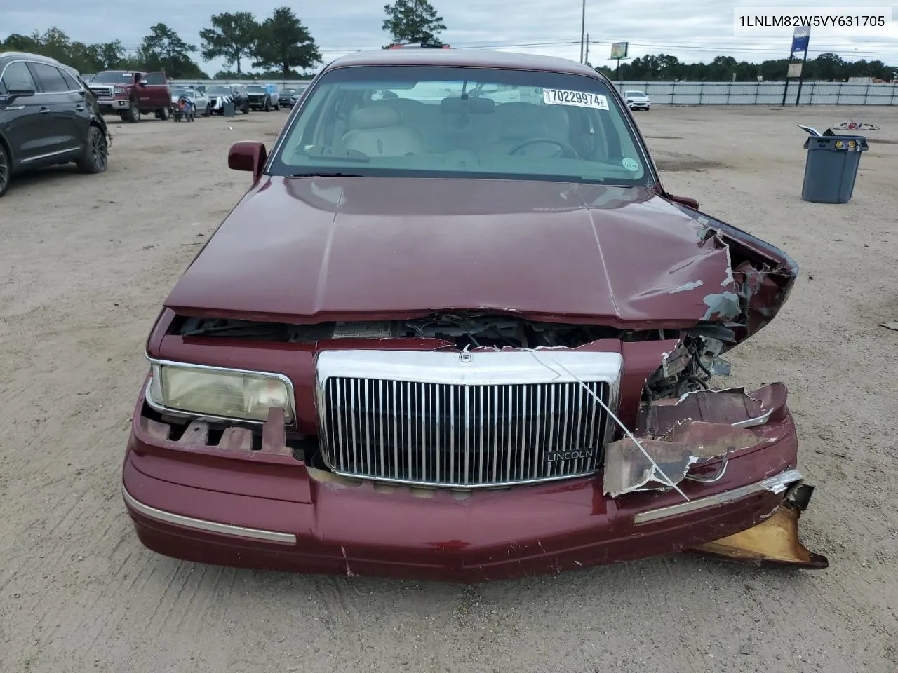 1LNLM82W5VY631705 1997 Lincoln Town Car Signature