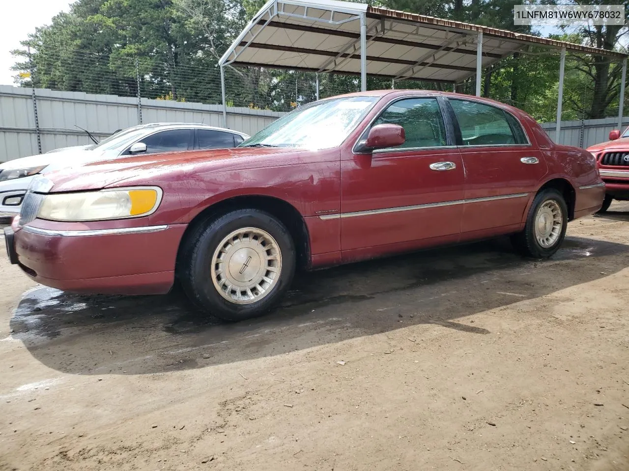 1998 Lincoln Town Car Executive VIN: 1LNFM81W6WY678032 Lot: 61074714