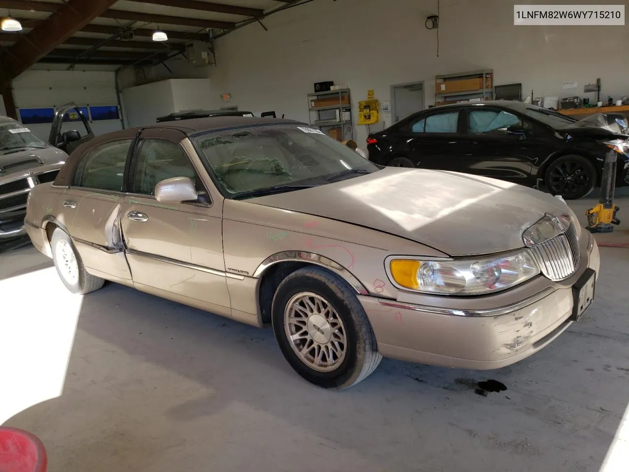 1998 Lincoln Town Car Signature VIN: 1LNFM82W6WY715210 Lot: 76021154