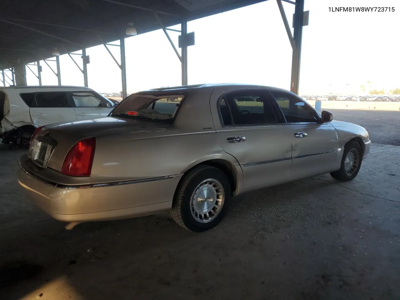 1998 Lincoln Town Car Executive VIN: 1LNFM81W8WY723715 Lot: 79717544