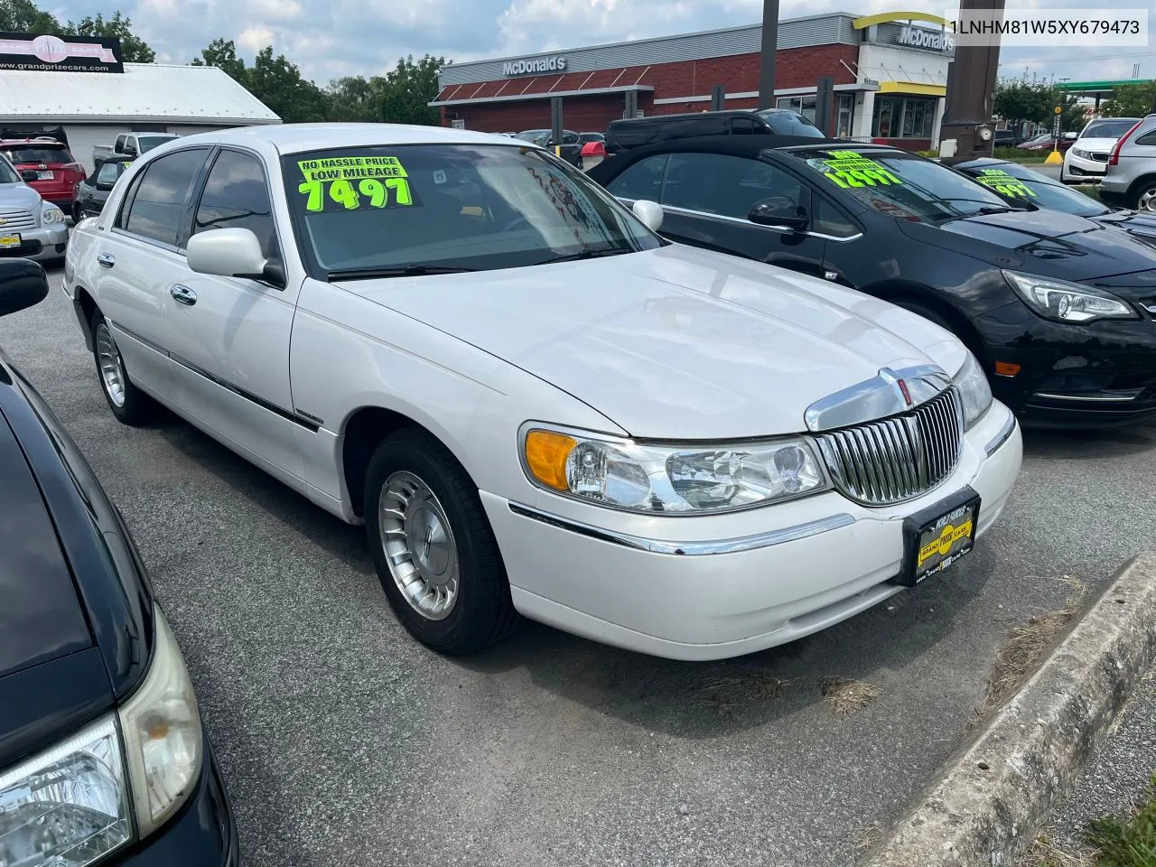 1999 Lincoln Town Car E VIN: 1LNHM81W5XY679473 Lot: 71890604