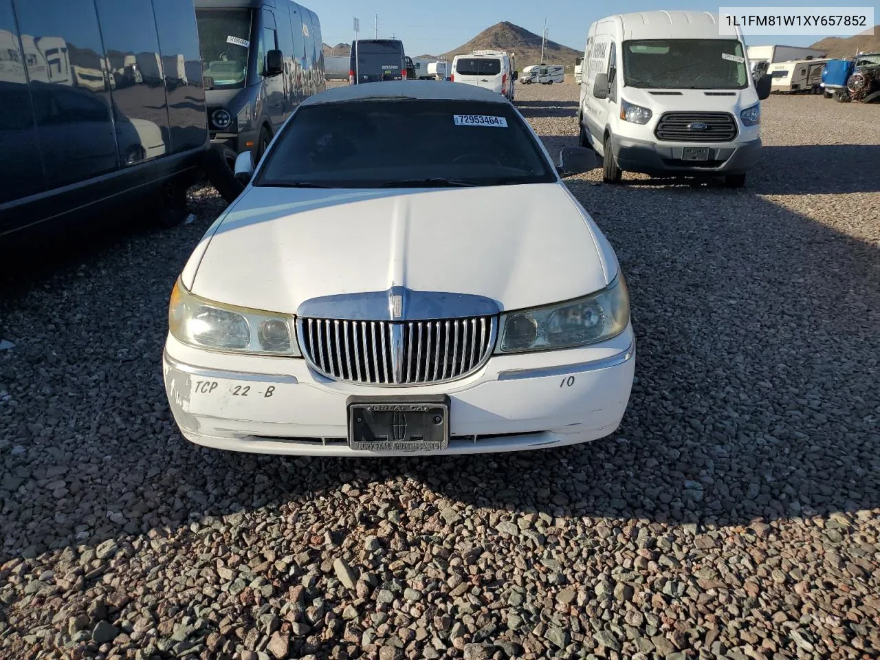 1999 Lincoln Town Car Executive VIN: 1L1FM81W1XY657852 Lot: 72953464