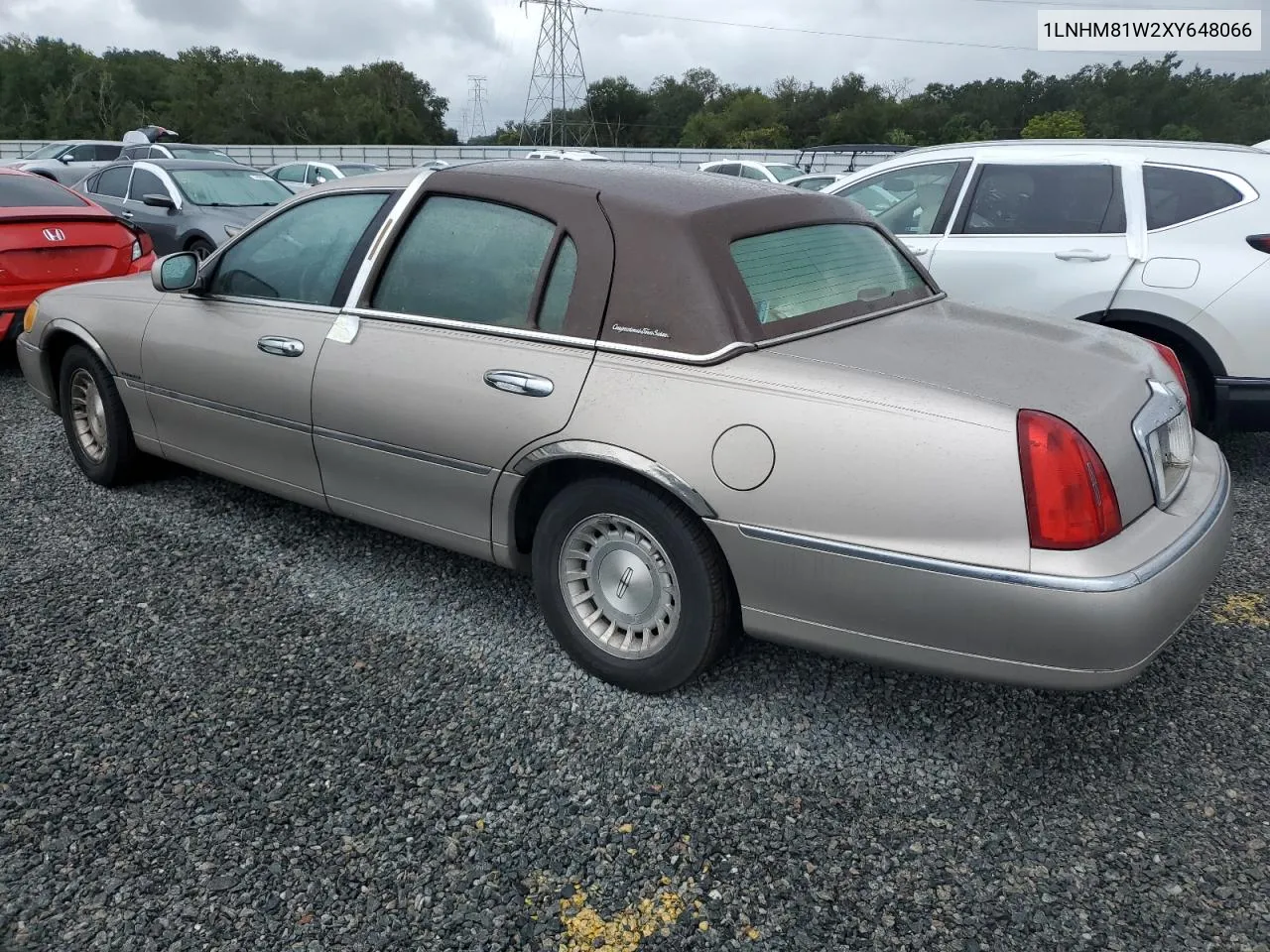 1LNHM81W2XY648066 1999 Lincoln Town Car Executive