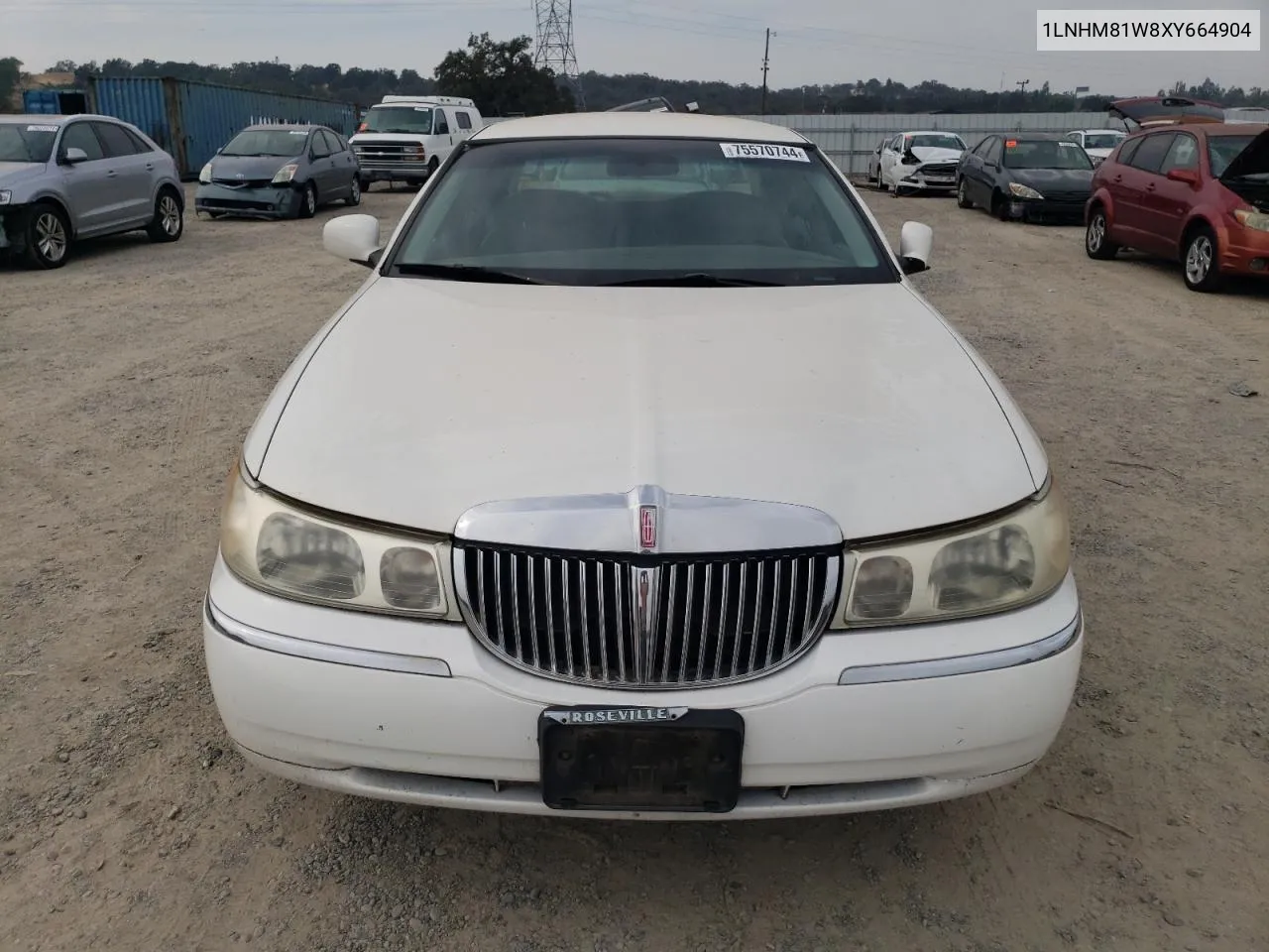 1999 Lincoln Town Car Executive VIN: 1LNHM81W8XY664904 Lot: 75570744