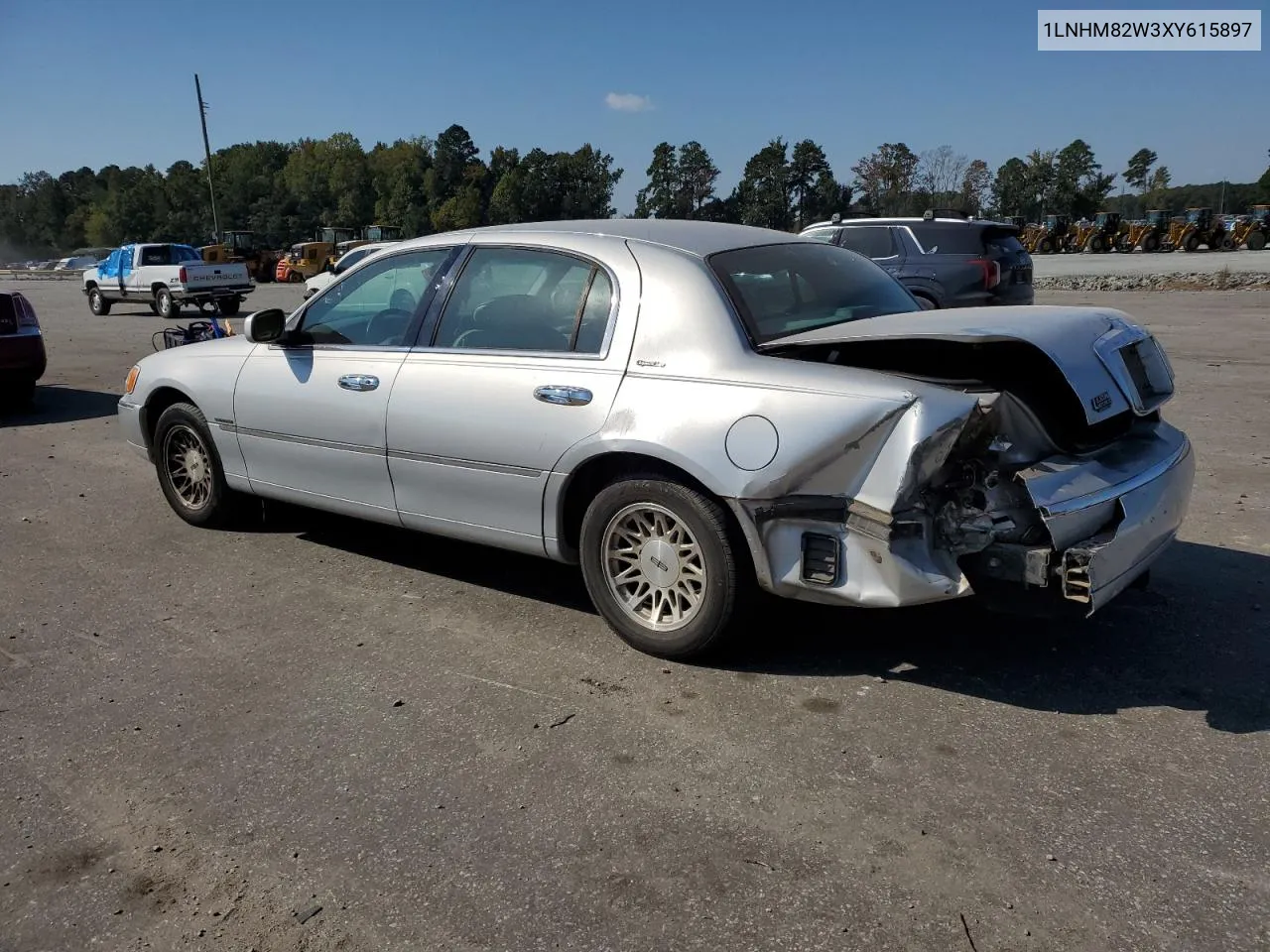 1999 Lincoln Town Car Signature VIN: 1LNHM82W3XY615897 Lot: 75831094