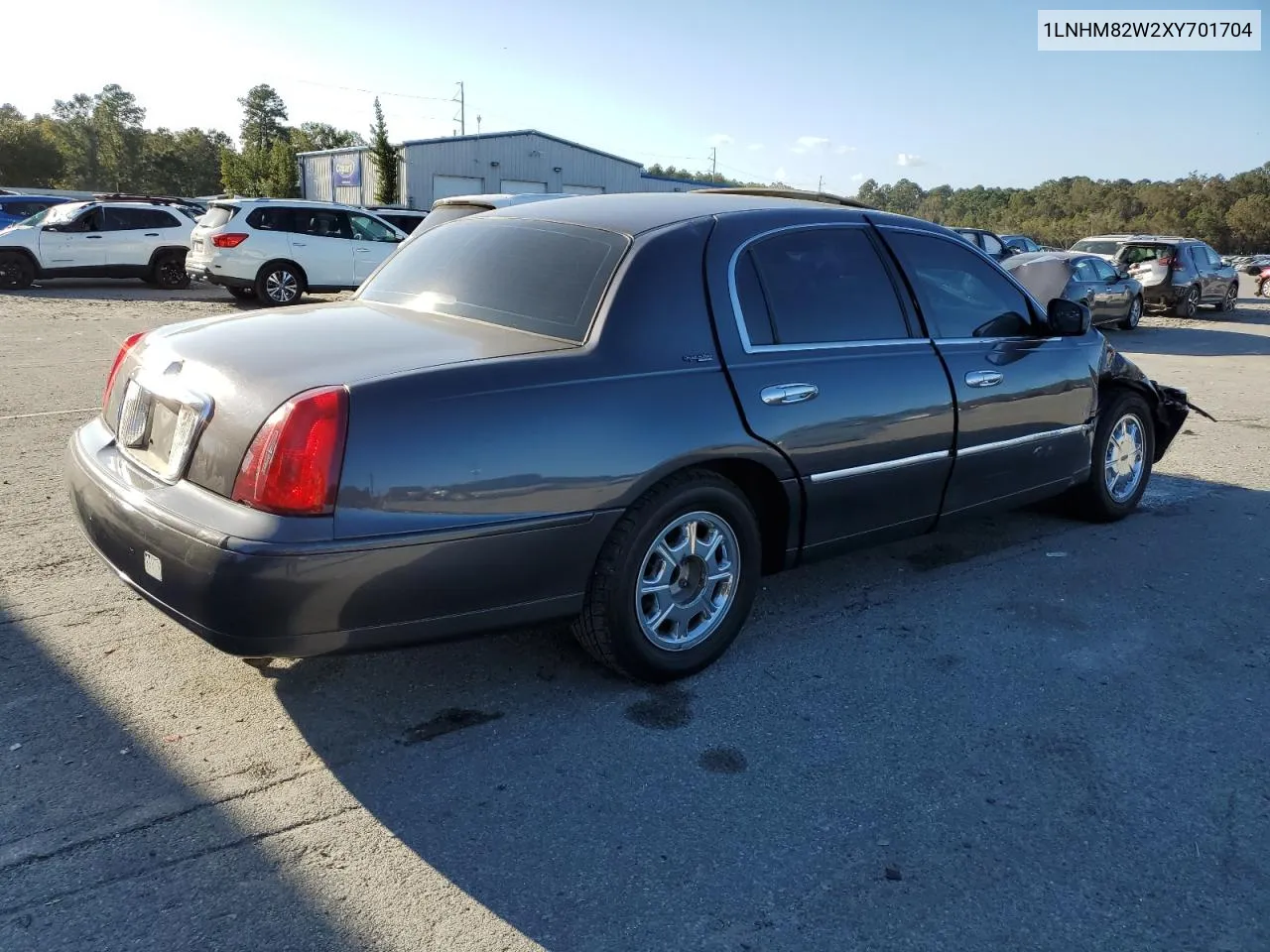 1999 Lincoln Town Car Signature VIN: 1LNHM82W2XY701704 Lot: 77088664