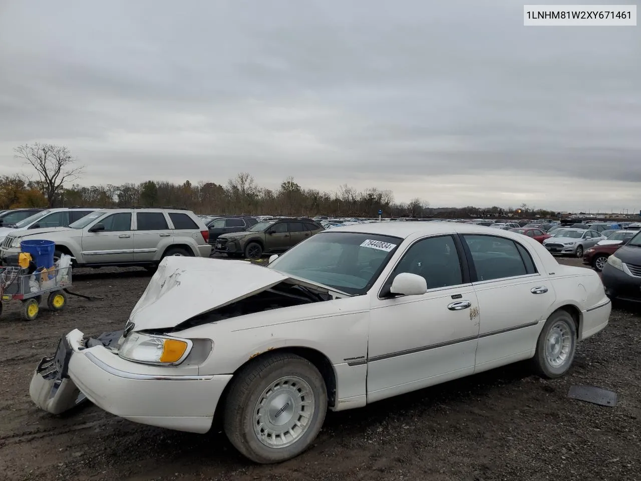 1999 Lincoln Town Car Executive VIN: 1LNHM81W2XY671461 Lot: 78440834