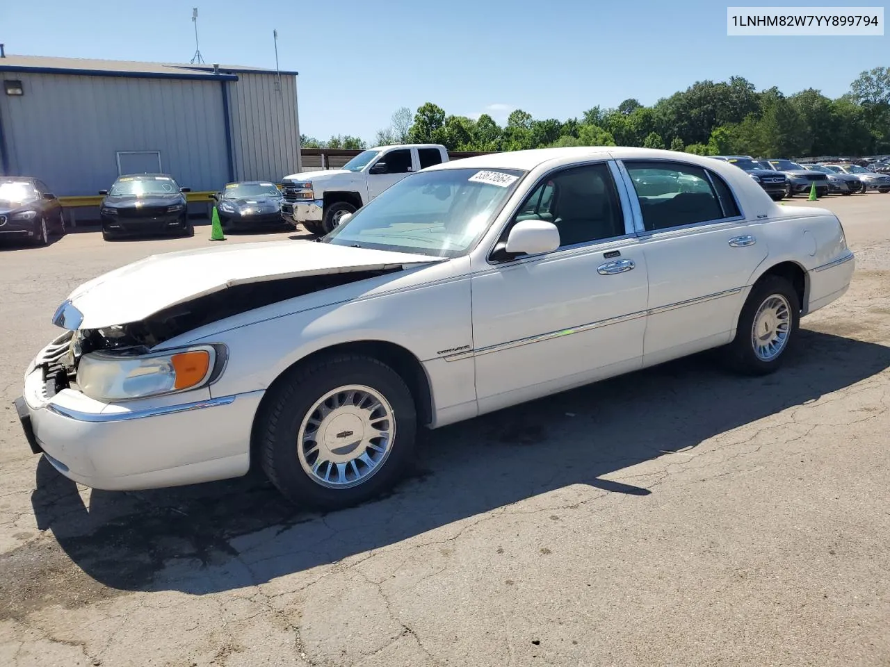 2000 Lincoln Town Car Signature VIN: 1LNHM82W7YY899794 Lot: 53673664