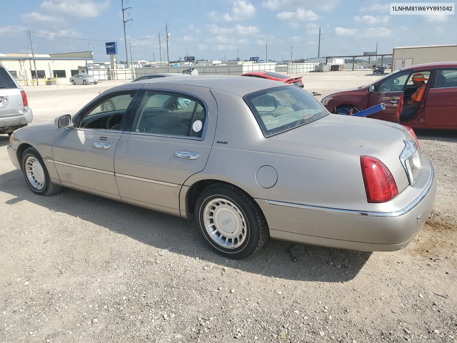 2000 Lincoln Town Car Executive VIN: 1LNHM81W6YY891042 Lot: 66673924