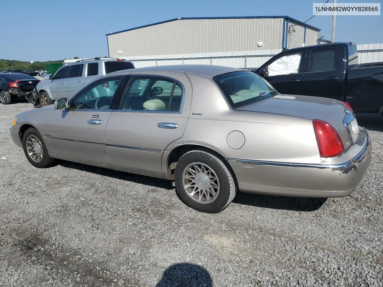 1LNHM82W0YY828565 2000 Lincoln Town Car Signature