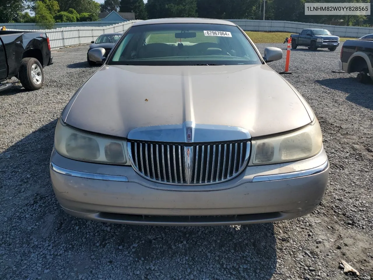 1LNHM82W0YY828565 2000 Lincoln Town Car Signature