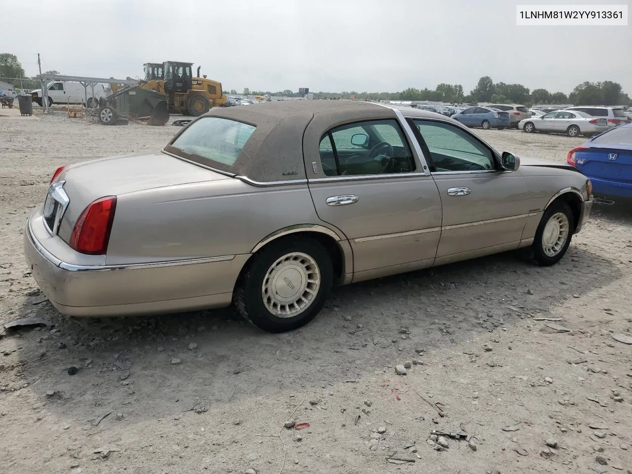 2000 Lincoln Town Car Executive VIN: 1LNHM81W2YY913361 Lot: 70369464