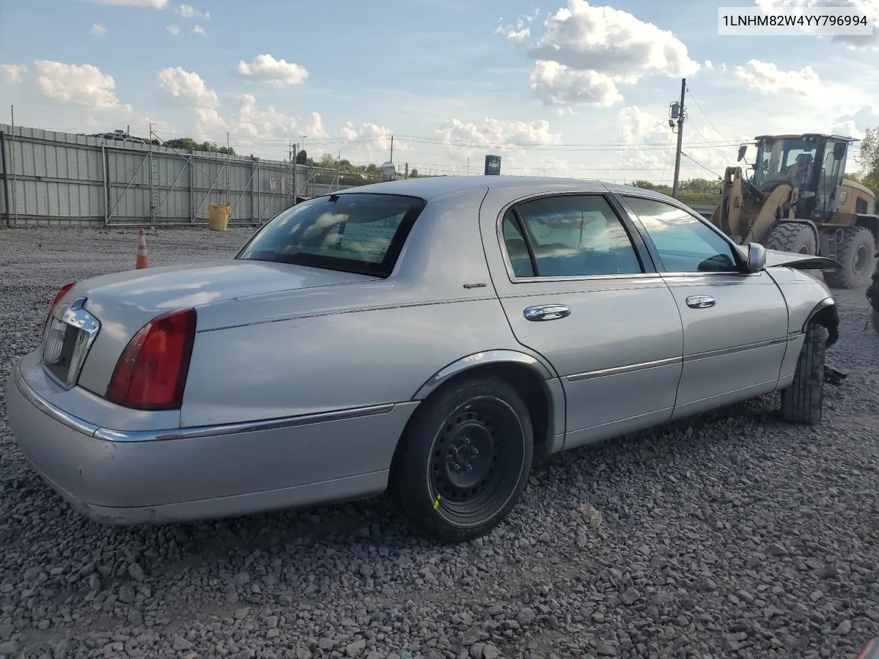 2000 Lincoln Town Car Signature VIN: 1LNHM82W4YY796994 Lot: 72720494