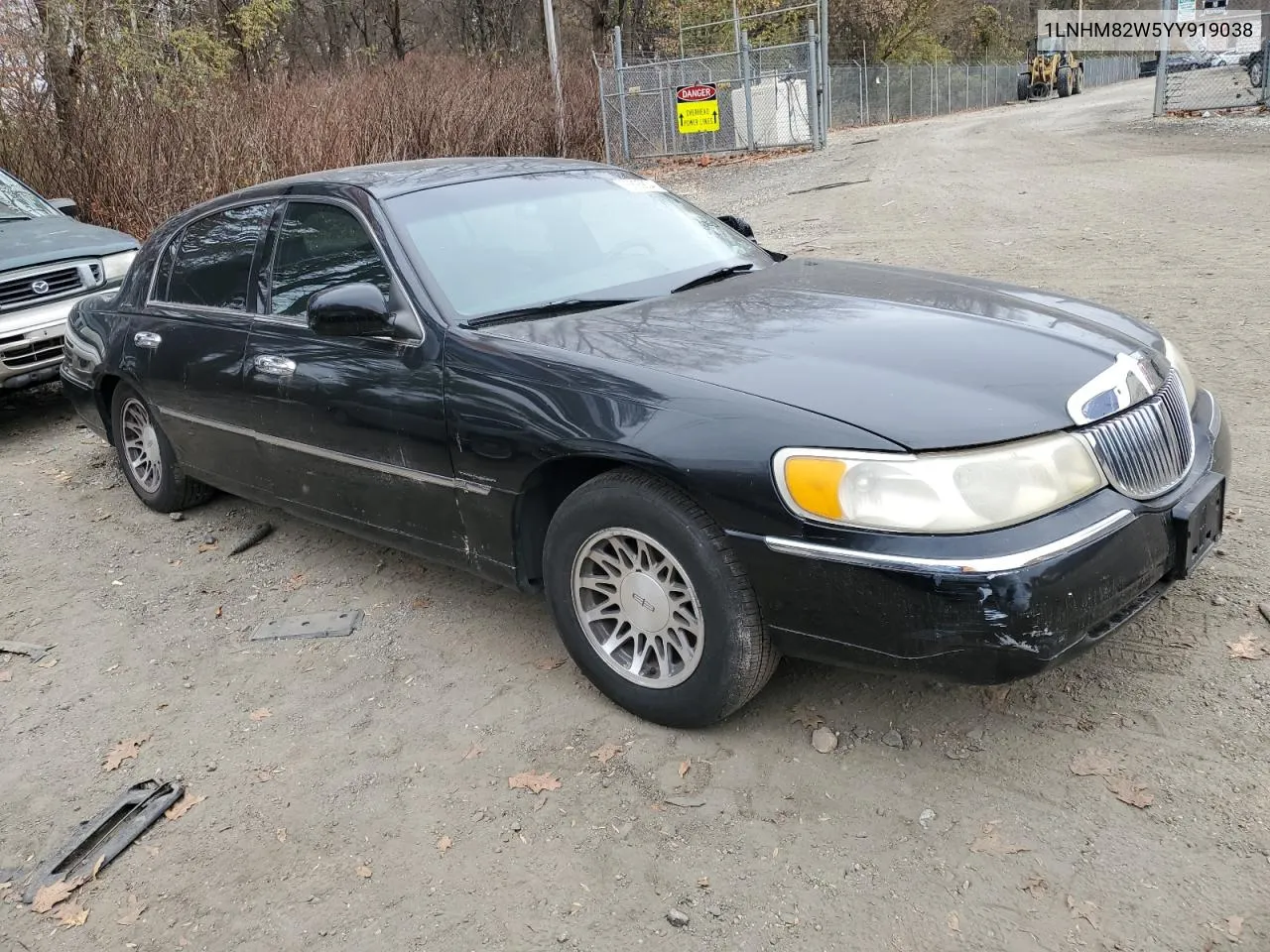 2000 Lincoln Town Car Signature VIN: 1LNHM82W5YY919038 Lot: 78825804