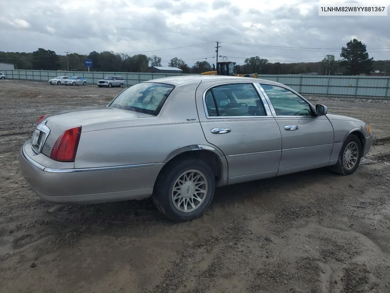 2000 Lincoln Town Car Signature VIN: 1LNHM82W8YY881367 Lot: 79179134