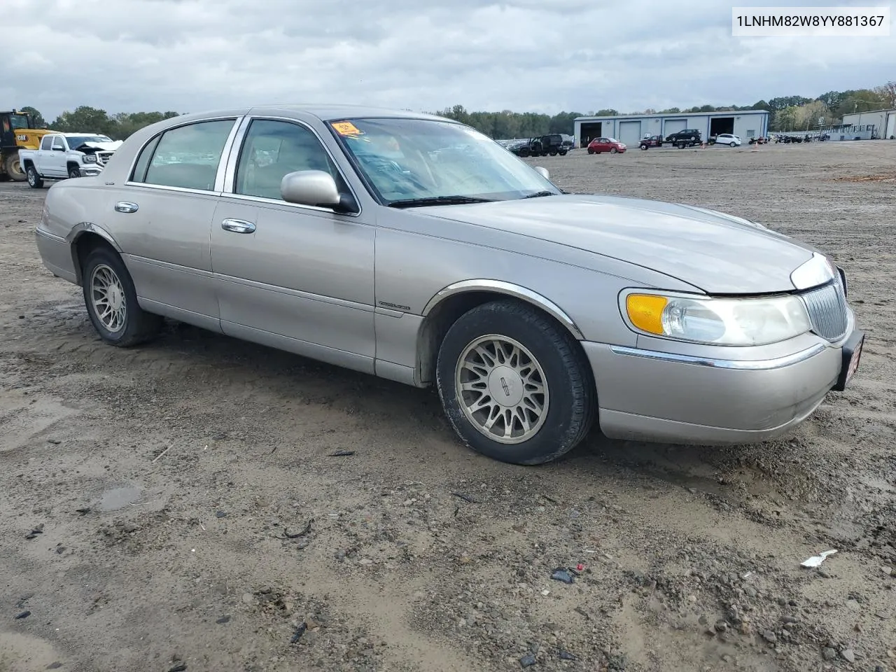 2000 Lincoln Town Car Signature VIN: 1LNHM82W8YY881367 Lot: 79179134