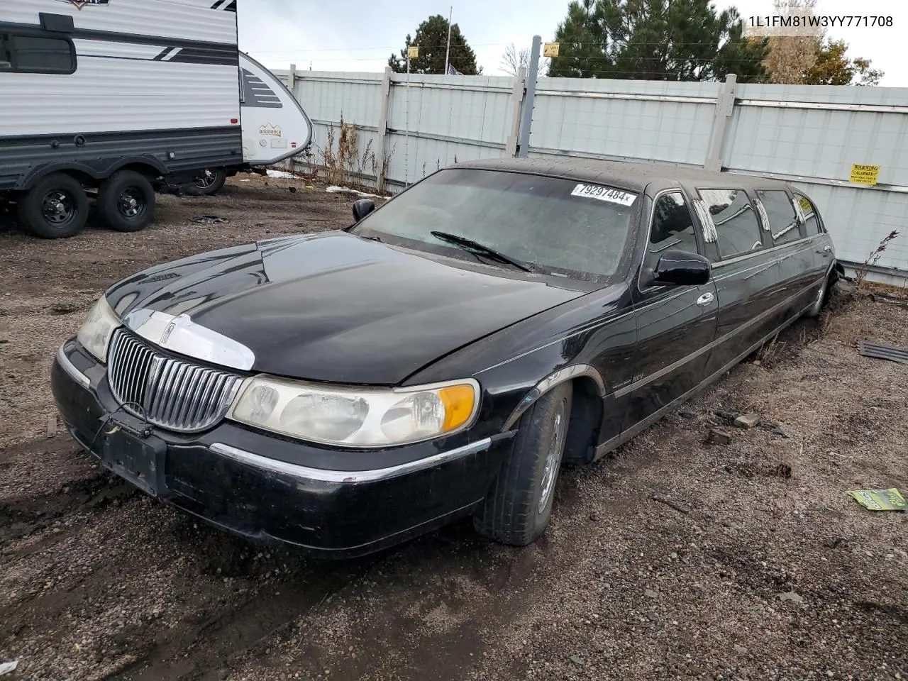 2000 Lincoln Town Car Executive VIN: 1L1FM81W3YY771708 Lot: 79297484