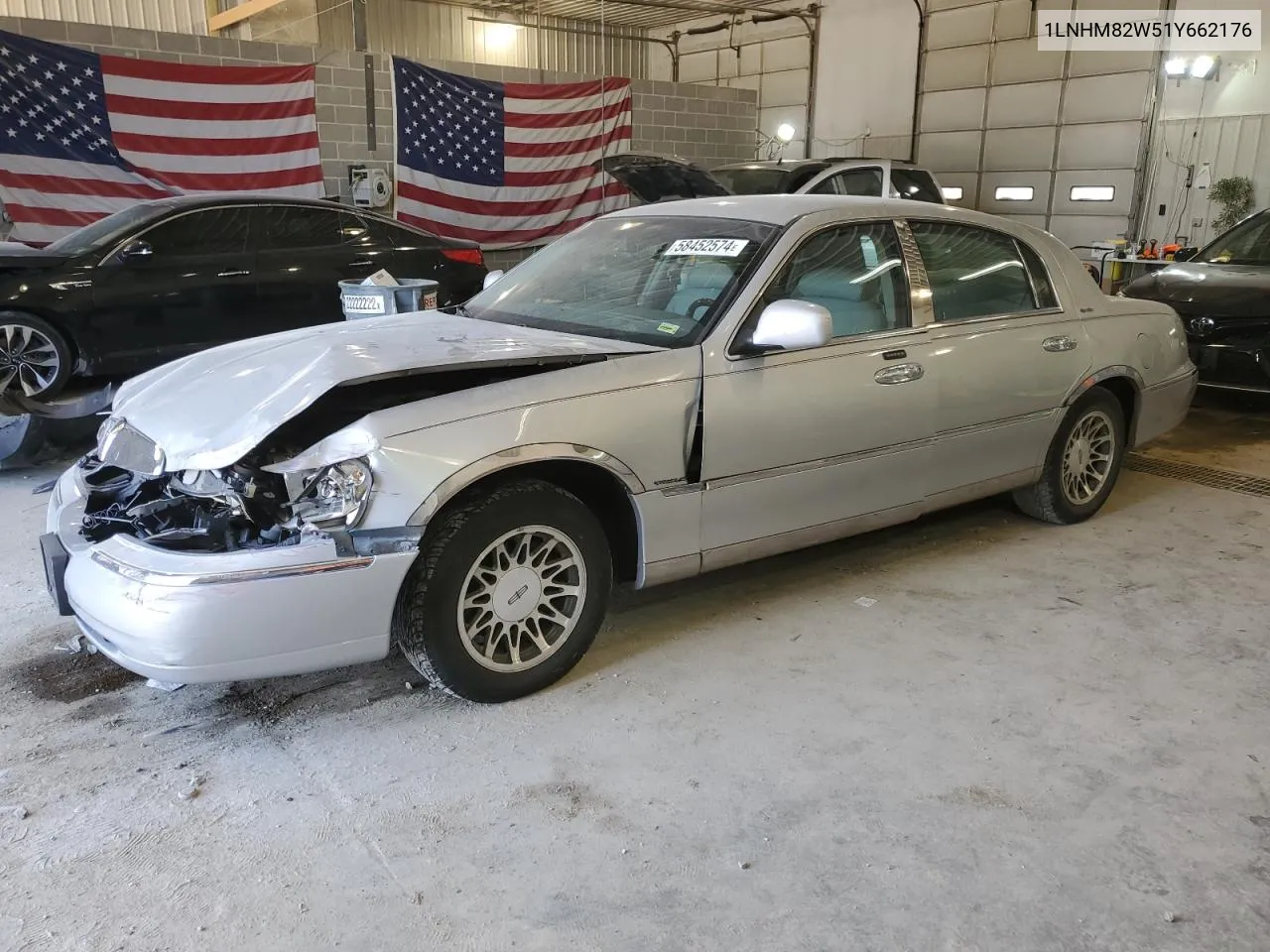 2001 Lincoln Town Car Signature VIN: 1LNHM82W51Y662176 Lot: 58452574