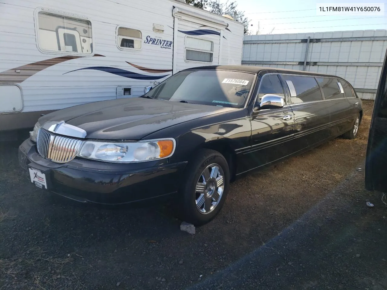 2001 Lincoln Town Car Executive VIN: 1L1FM81W41Y650076 Lot: 71576084