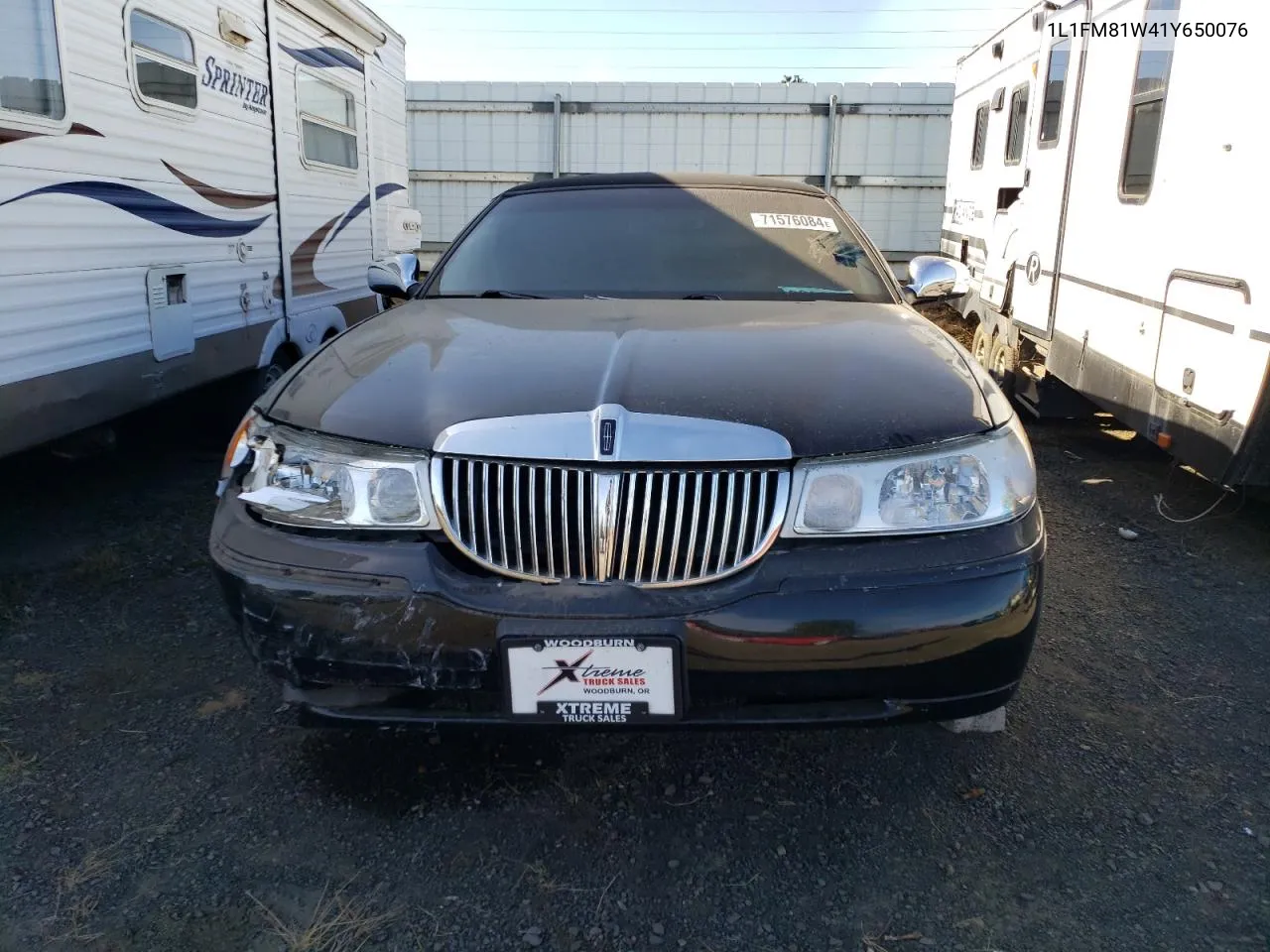 2001 Lincoln Town Car Executive VIN: 1L1FM81W41Y650076 Lot: 71576084