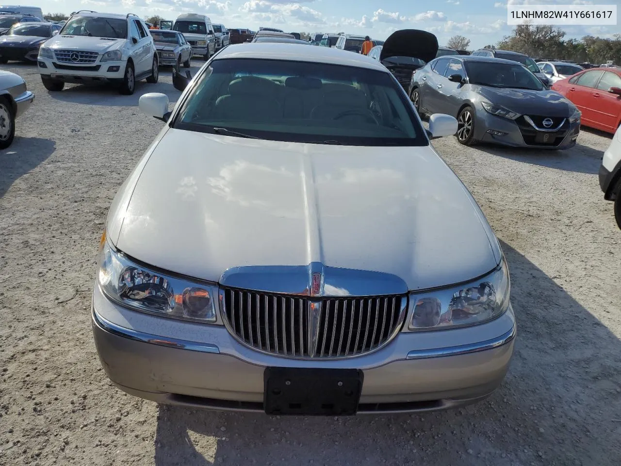 2001 Lincoln Town Car Signature VIN: 1LNHM82W41Y661617 Lot: 77735404