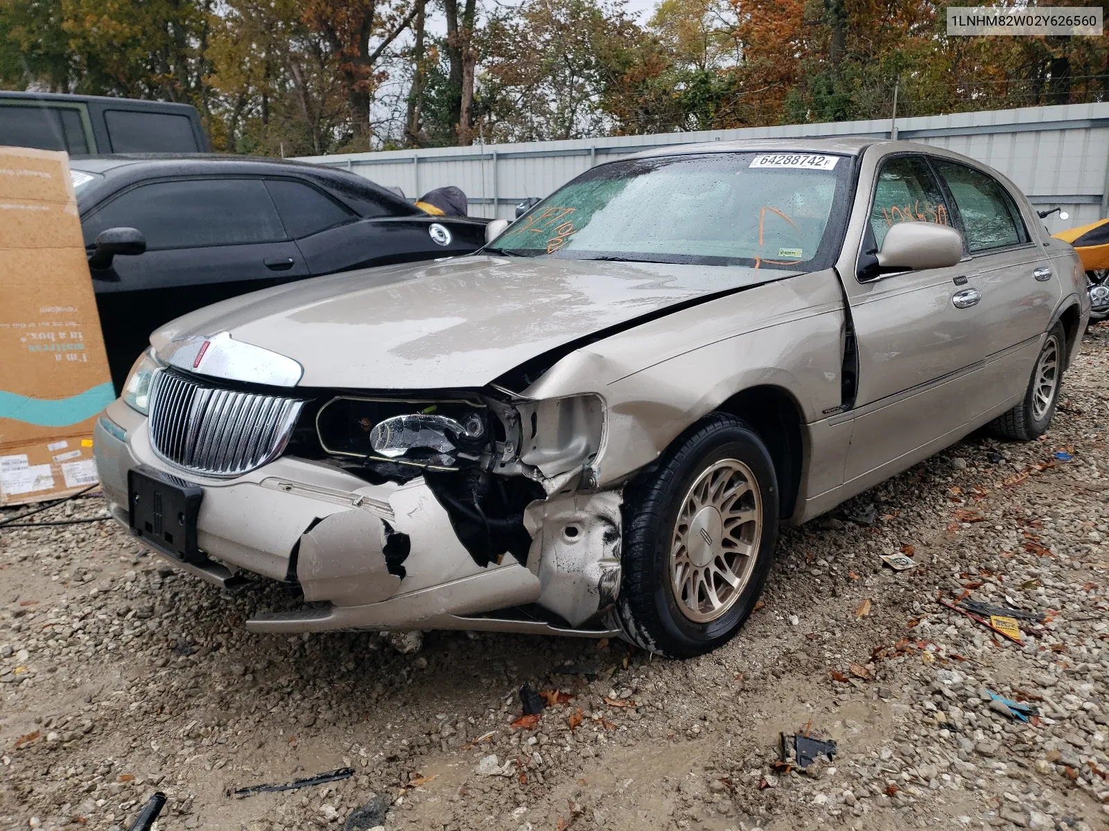 2002 Lincoln Town Car Signature VIN: 1LNHM82W02Y626560 Lot: 64288742