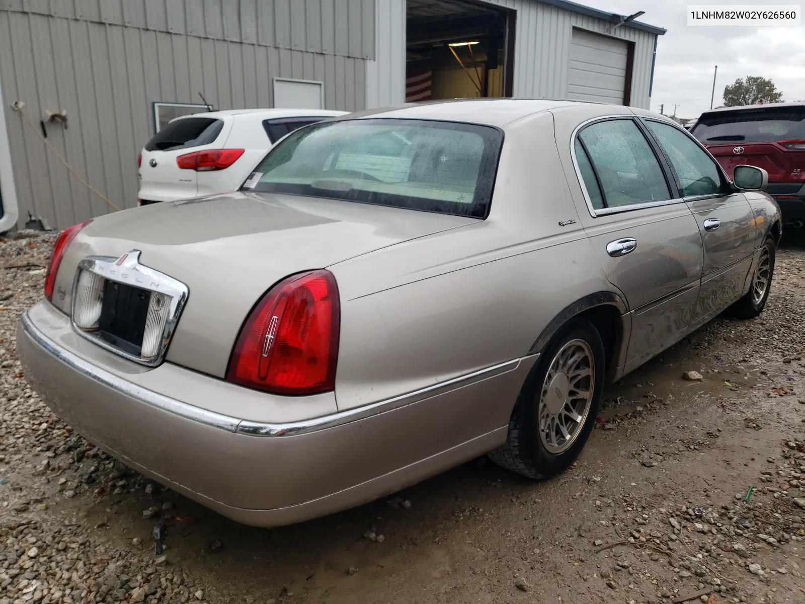 2002 Lincoln Town Car Signature VIN: 1LNHM82W02Y626560 Lot: 64288742