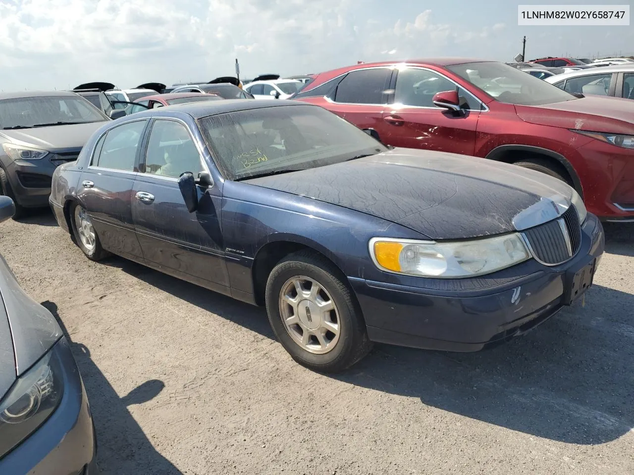 2002 Lincoln Town Car Signature VIN: 1LNHM82W02Y658747 Lot: 76291164