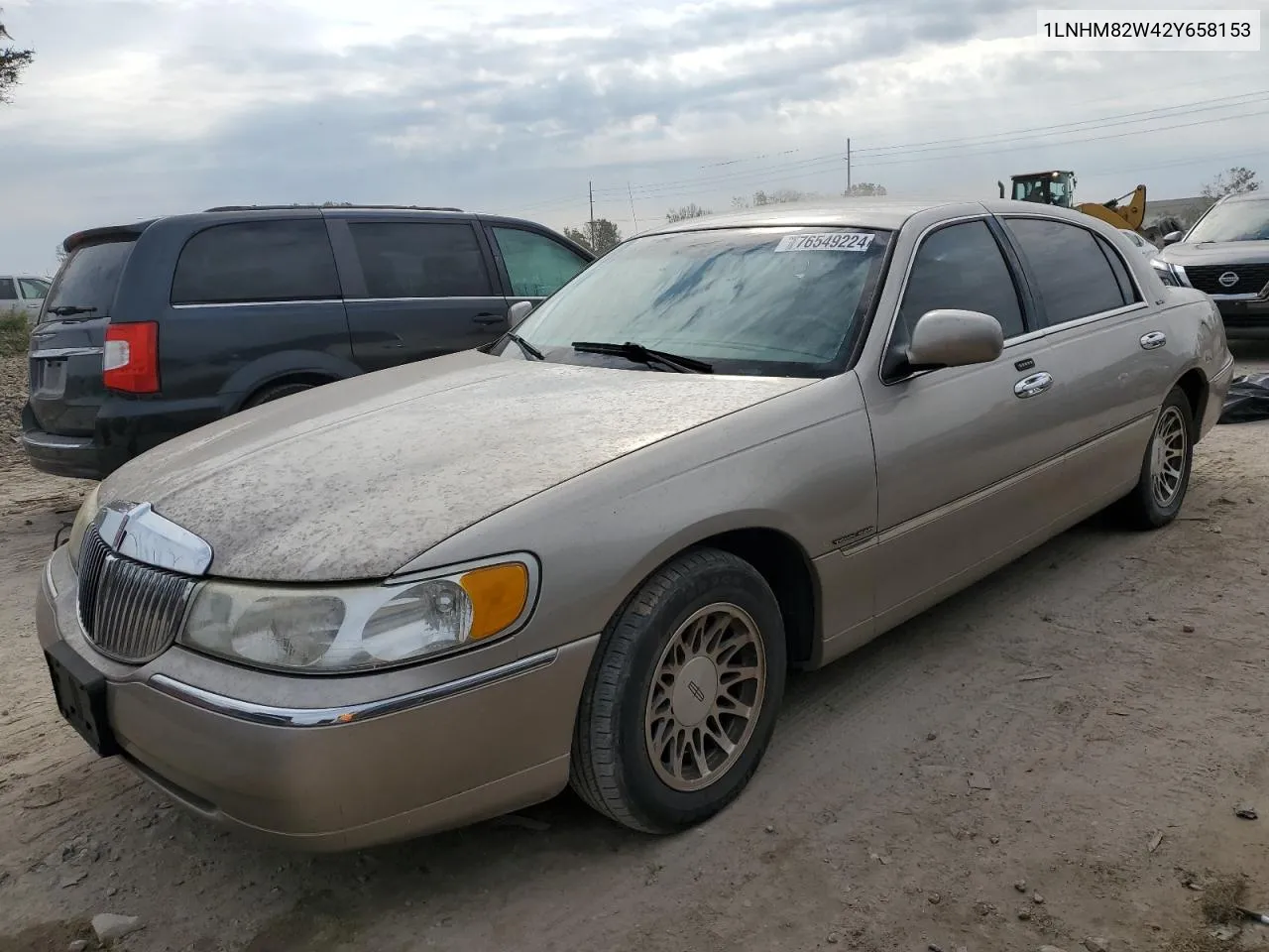 2002 Lincoln Town Car Signature VIN: 1LNHM82W42Y658153 Lot: 76549224