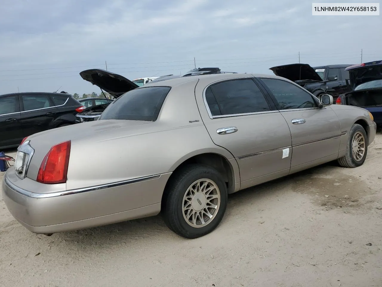 2002 Lincoln Town Car Signature VIN: 1LNHM82W42Y658153 Lot: 76549224