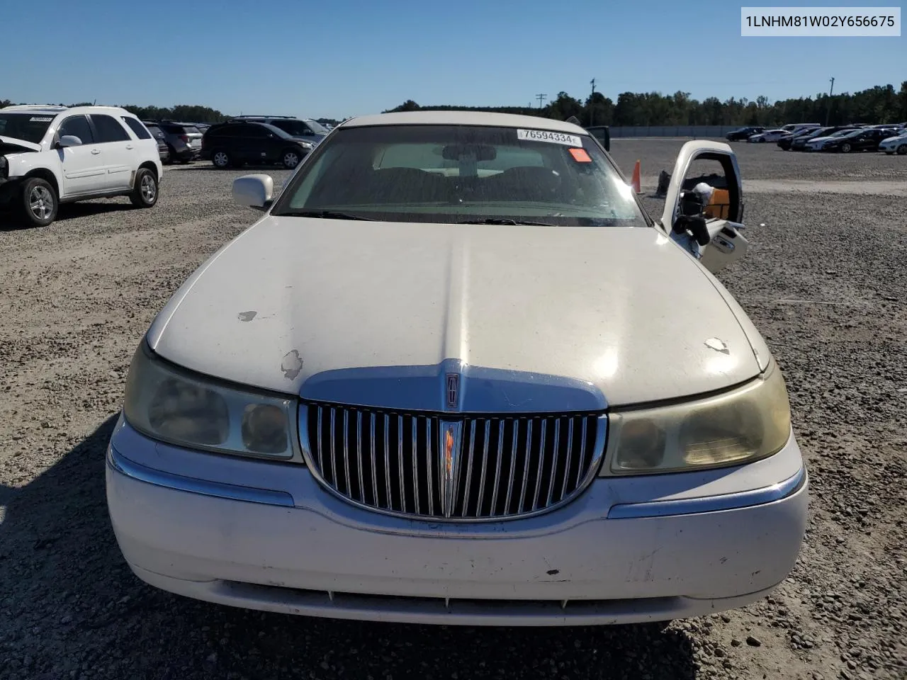 2002 Lincoln Town Car Executive VIN: 1LNHM81W02Y656675 Lot: 76594334