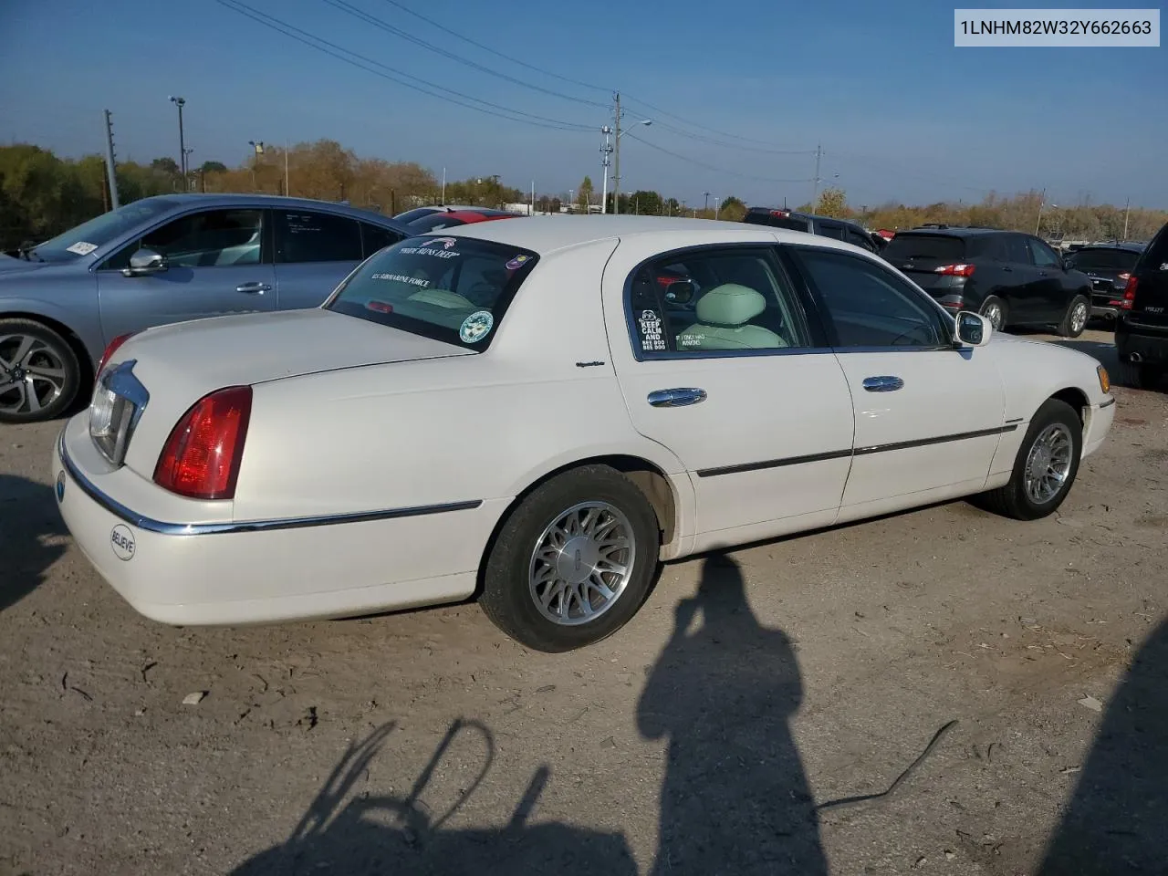 2002 Lincoln Town Car Signature VIN: 1LNHM82W32Y662663 Lot: 77544964