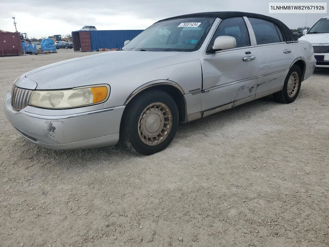 2002 Lincoln Town Car Executive VIN: 1LNHM81W82Y671926 Lot: 79351434