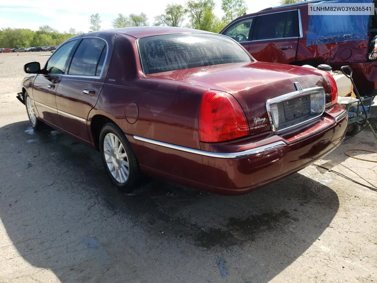 2003 Lincoln Town Car Signature VIN: 1LNHM82W03Y636541 Lot: 53079264