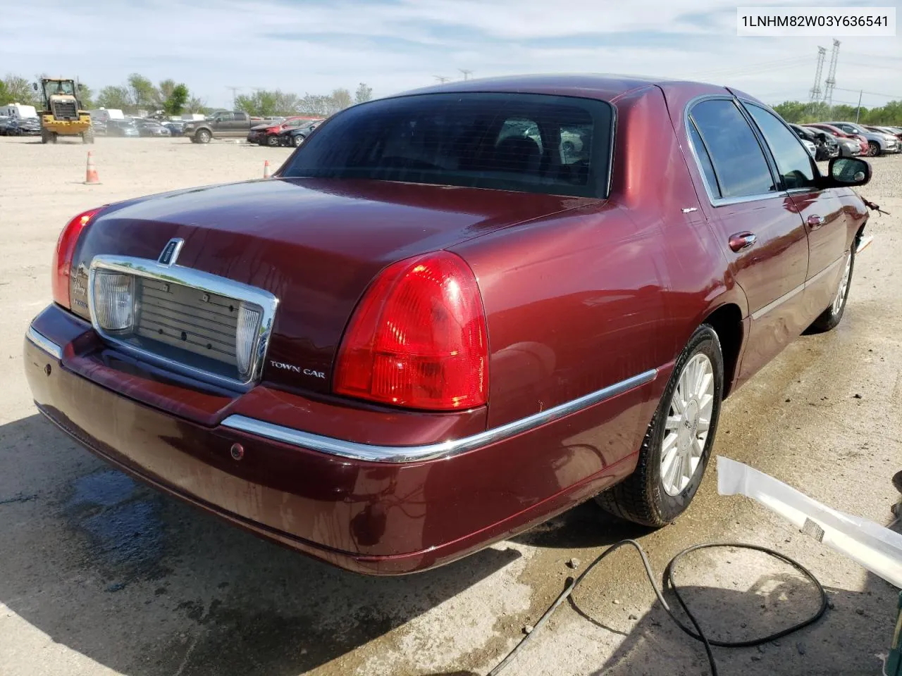 2003 Lincoln Town Car Signature VIN: 1LNHM82W03Y636541 Lot: 53079264